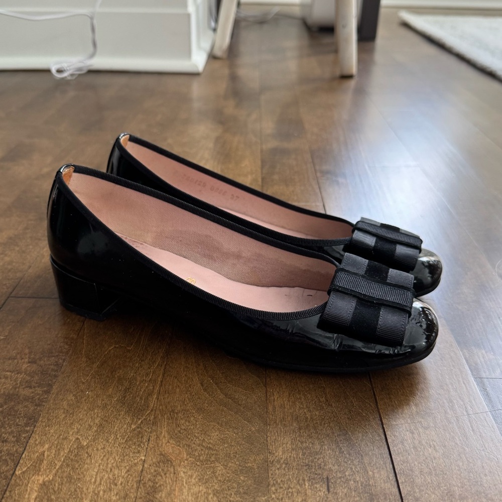 Pretty Ballerinas Black Patent Flats with Bow